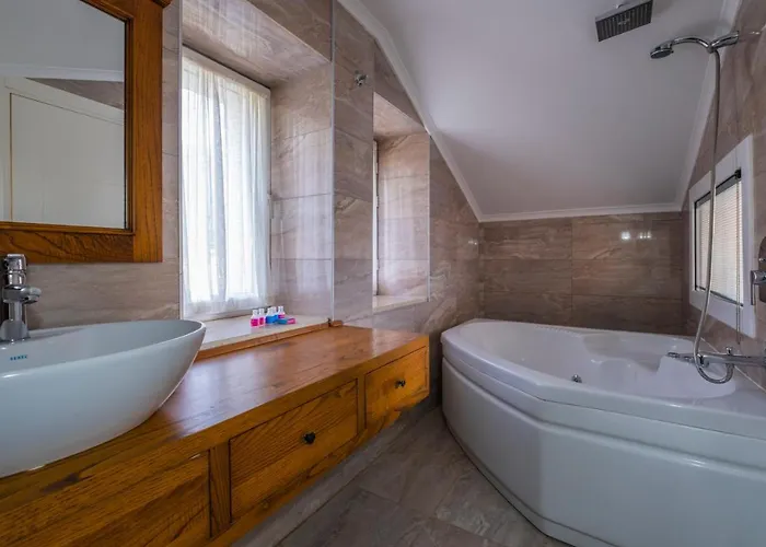 فيلة إنفينيتي تشيفان *